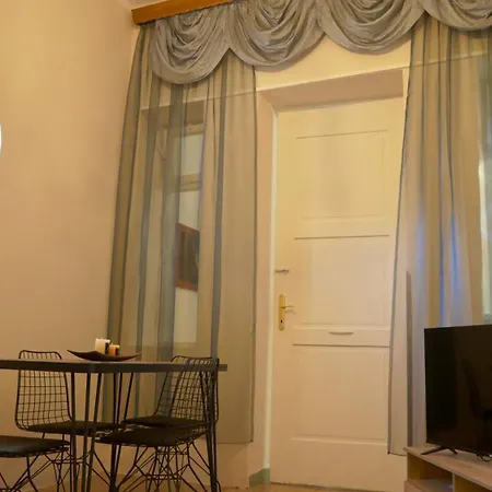 Doni's Charming Vintage