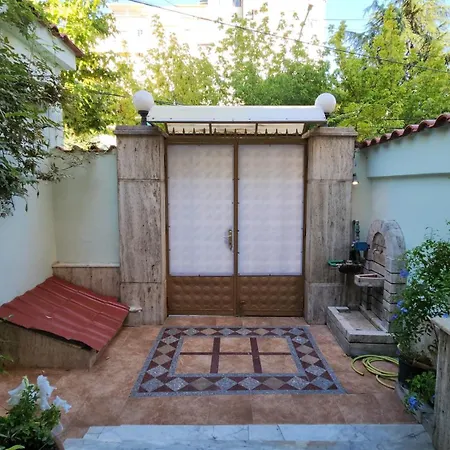 Doni's Charming Vintage *