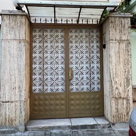 Doni's Charming Vintage *