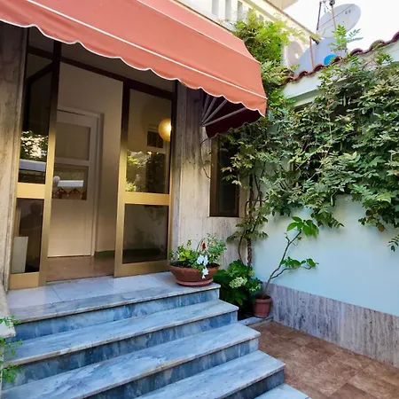 Doni's Charming Vintage Tirana